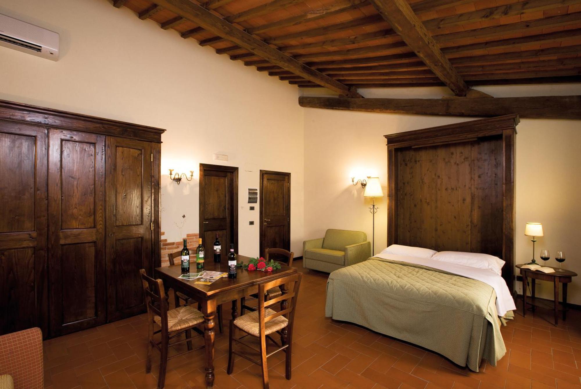 Agriturismo Antico Borgo Poggitazzi Лоро Чиуфена Стая снимка