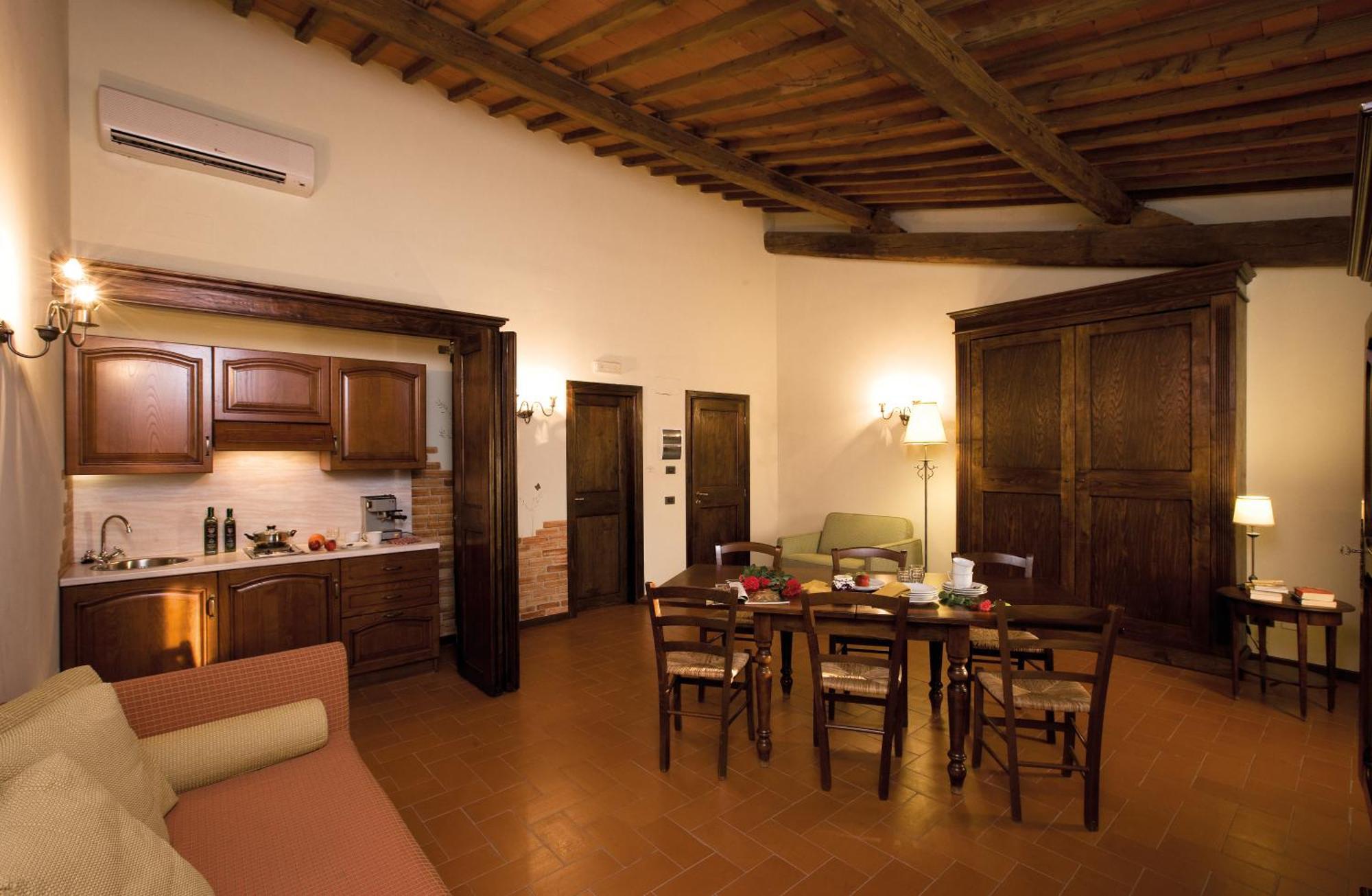 Agriturismo Antico Borgo Poggitazzi Лоро Чиуфена Стая снимка