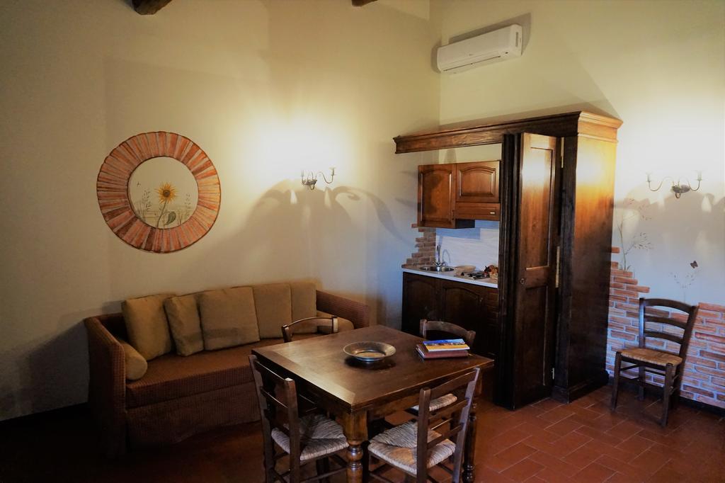 Agriturismo Antico Borgo Poggitazzi Лоро Чиуфена Екстериор снимка