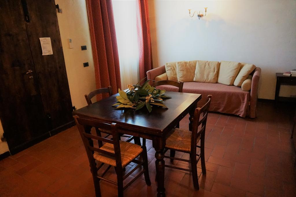 Agriturismo Antico Borgo Poggitazzi Лоро Чиуфена Екстериор снимка